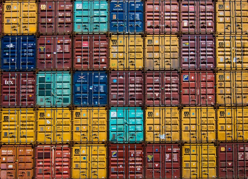 /10-free-courses-to-learn-docker-for-programmers-and-devops-engineers-7ff2781fd6e0 feature image