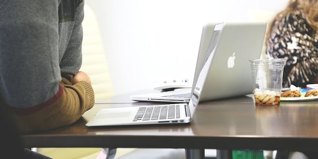 /top-tips-to-create-a-winning-pitch-deck-for-your-startup-a62e33yzz feature image