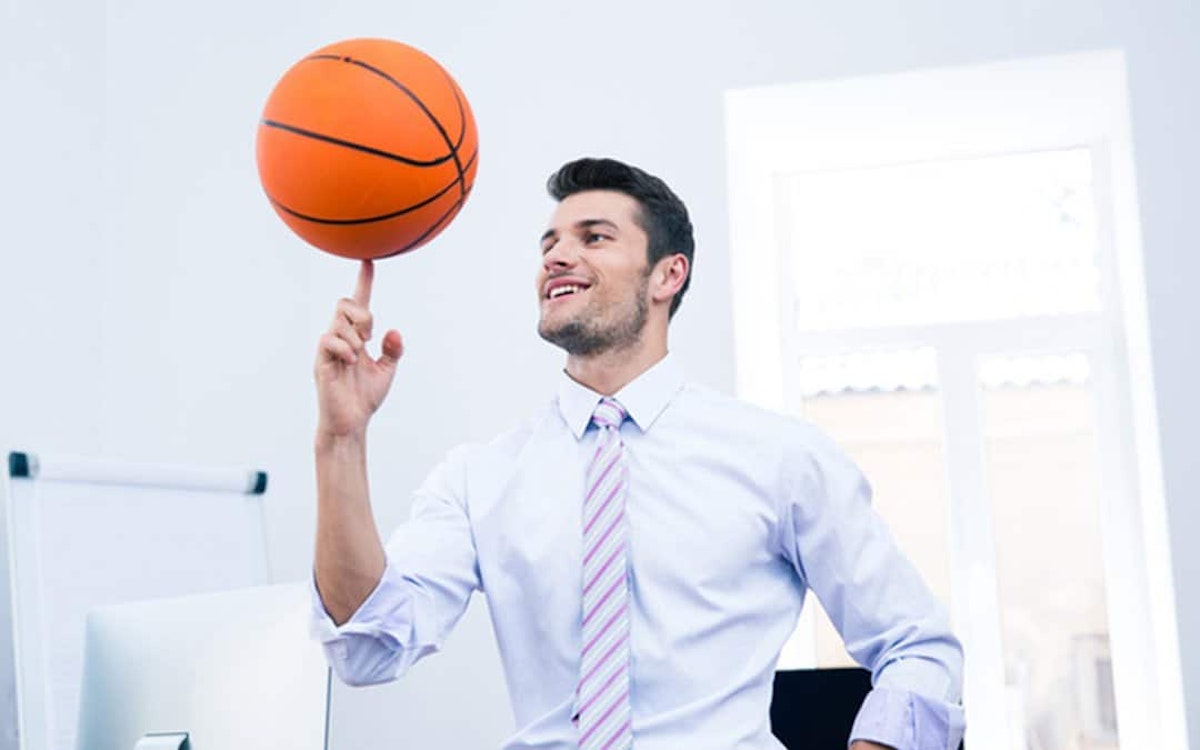 featured image - How Running a Venture Capital Firm is Similar to Playing Basketball