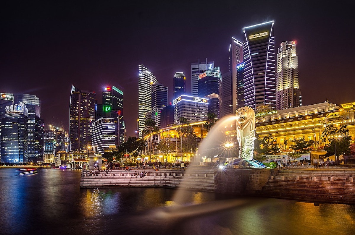 featured image - Here’s Why It Is Easier For Startups To Set Up Shop in Singapore and Hong Kong