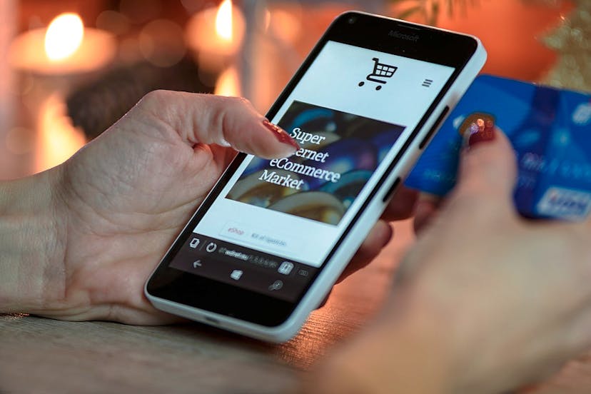 /things-developers-should-know-when-building-a-b2b-ecommerce-app-ydsl28j3 feature image