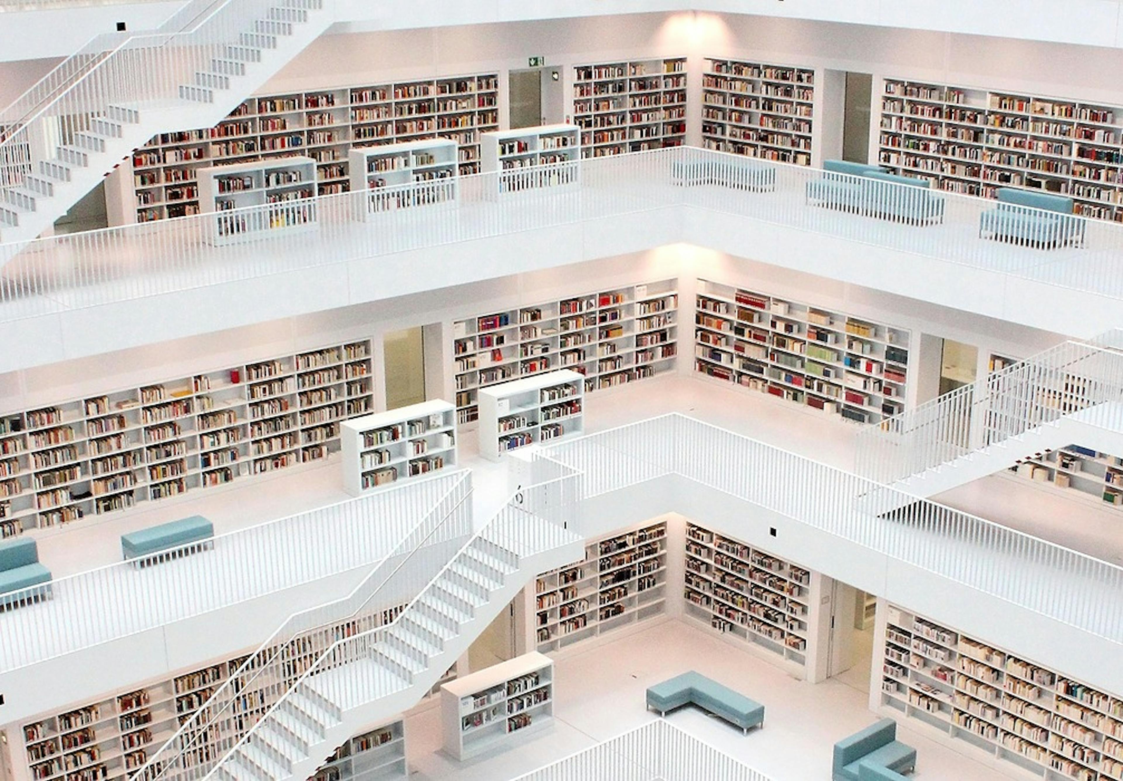 /smart-contracts-are-not-databases-t43532qc feature image