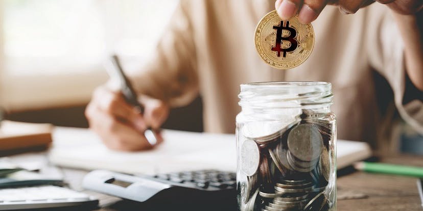 /the-taxman-cometh-for-the-crypto-world-885bdb2ea3cd feature image
