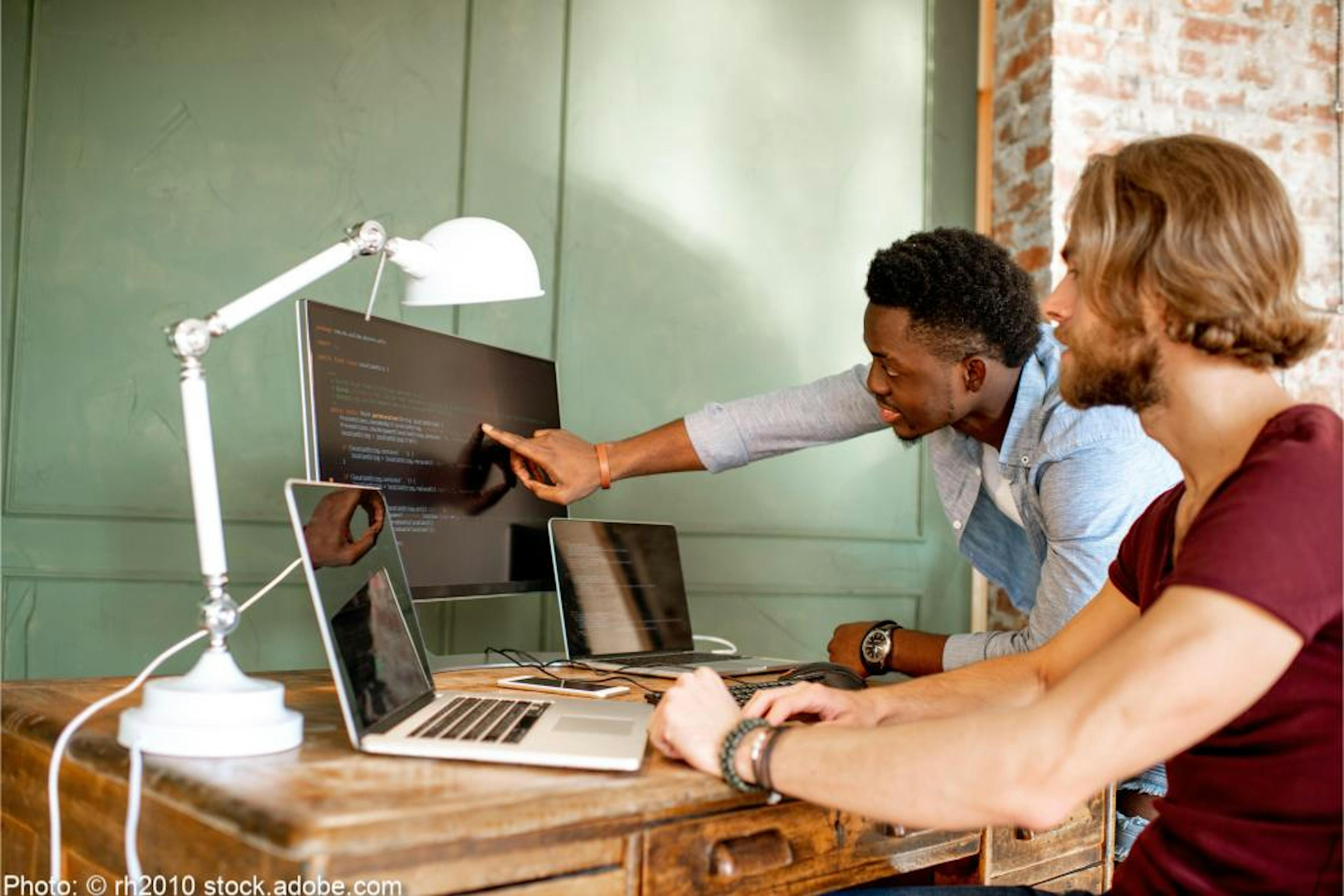 /5-crucial-stages-from-looking-for-an-internship-to-career-growth-88p3zee feature image