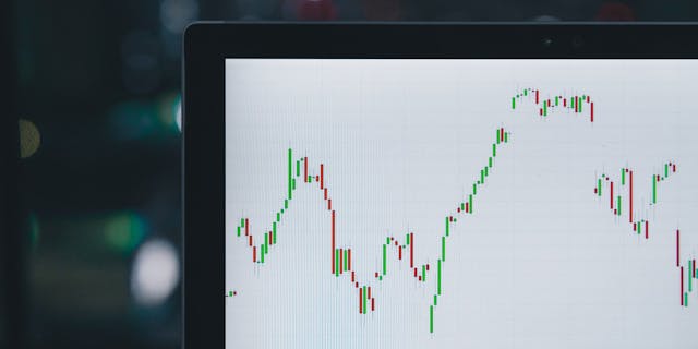 /what-is-a-copy-trading-platform-and-why-we-need-one-for-cryptocurrencies-k7wx311d feature image