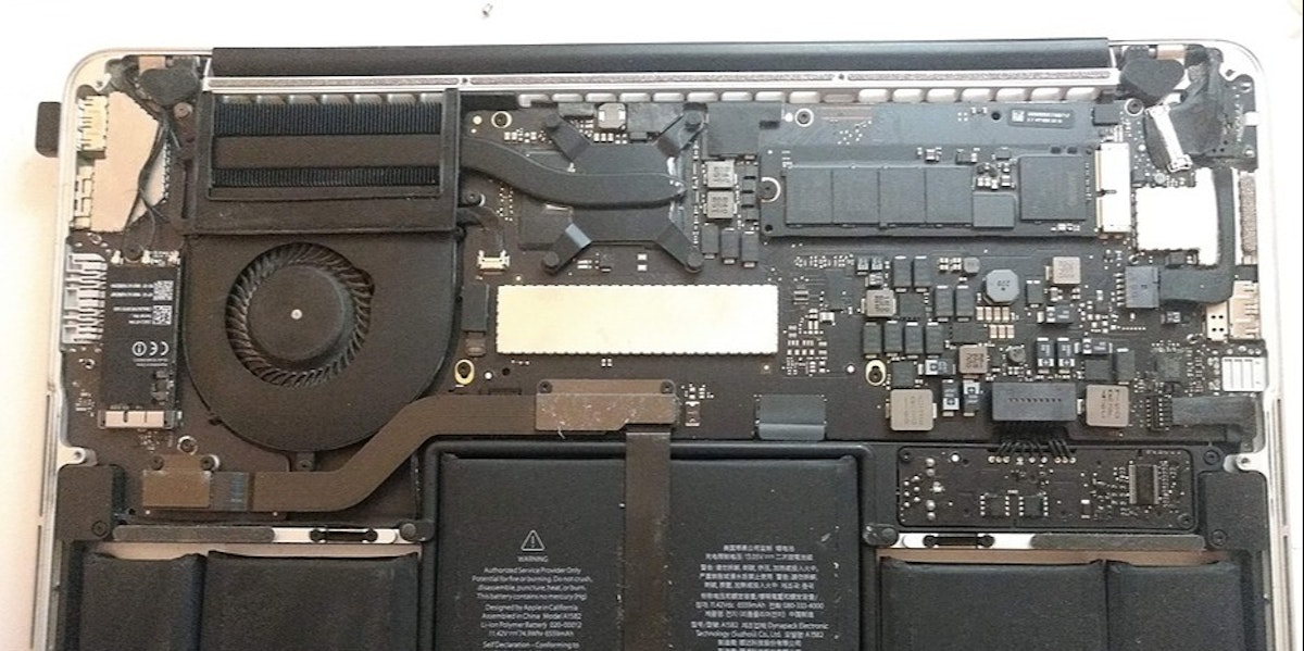featured image - From Dried Factory Thermal Paste
to a Humming 2015 Macbook Pro