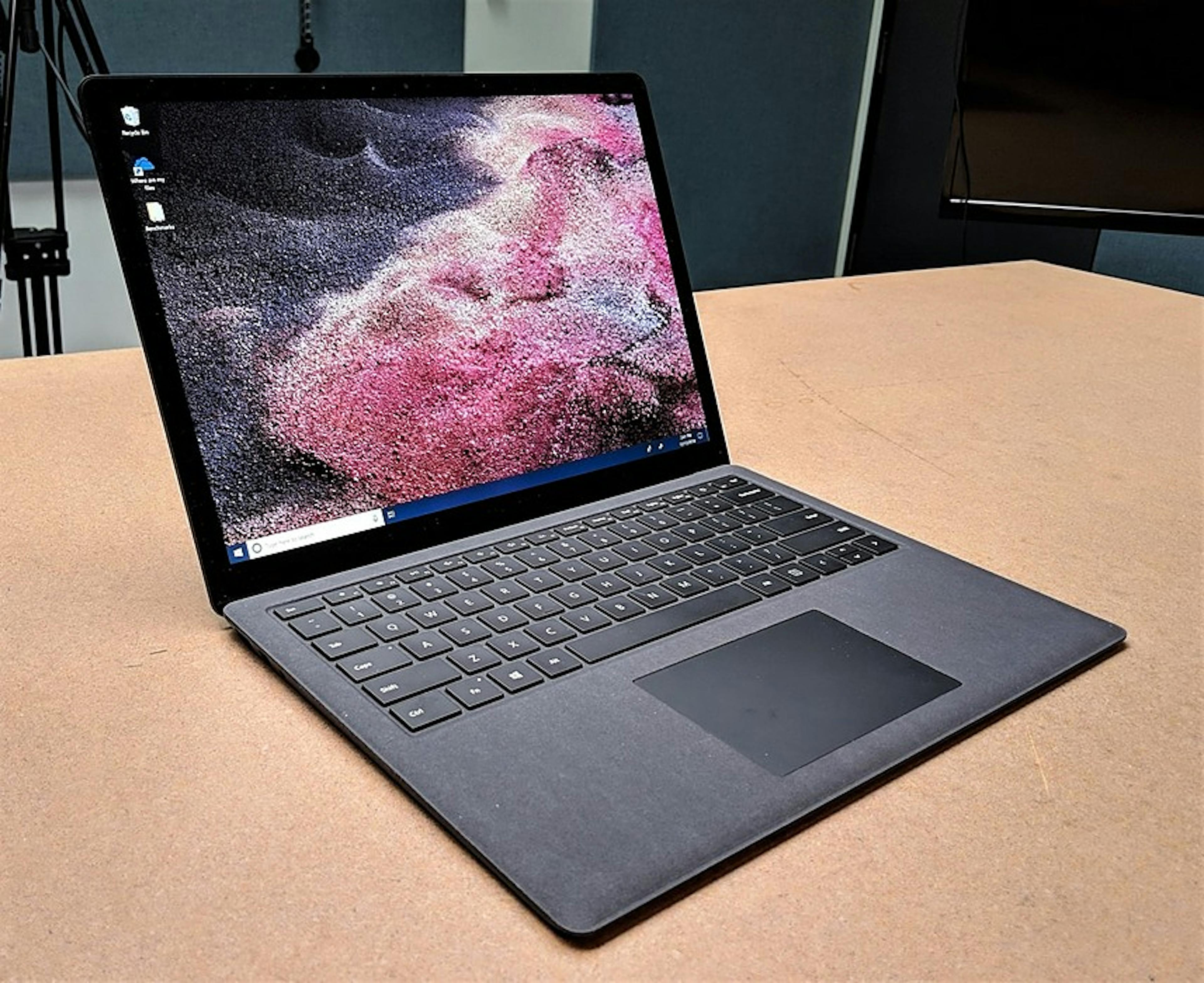 /new-microsoft-surface-laptop3-why-is-it-best-for-the-student-js273z4n feature image