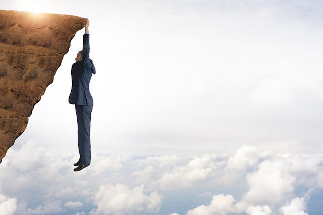 /10-steps-to-digital-transformation-while-simultaneously-cutting-costs-164c325v feature image