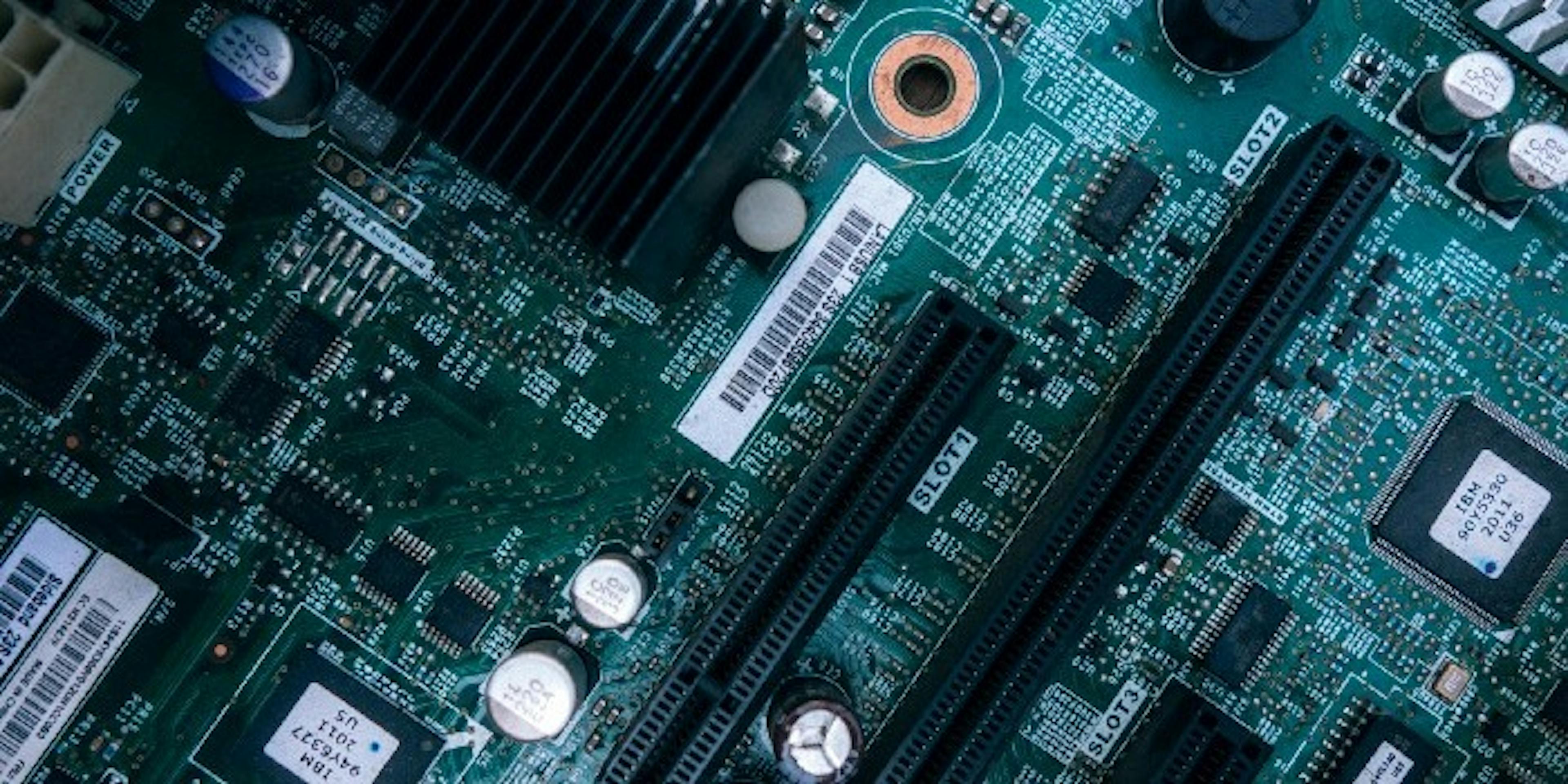 /5-ways-we-can-work-to-close-the-gender-gap-in-tech-7d2c59f0a212 feature image