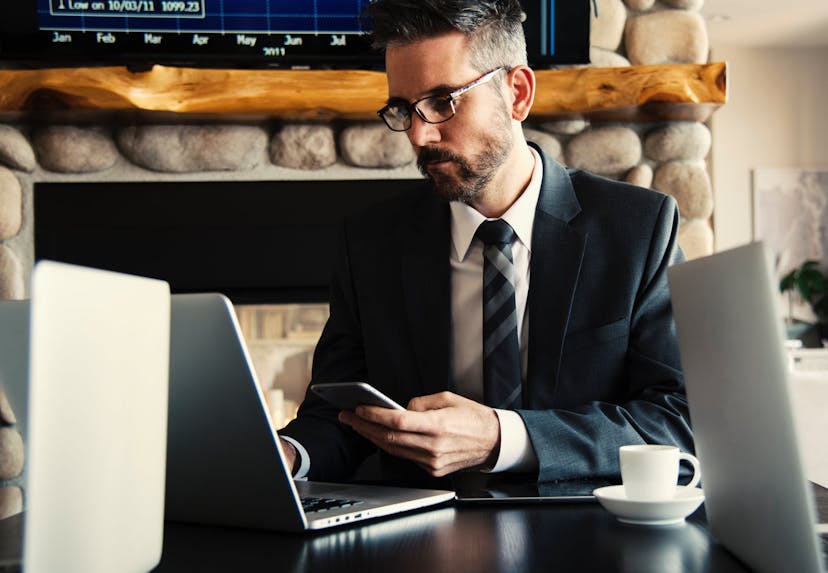 /how-to-manage-remote-employees-for-better-productivity-0o2r24pt feature image