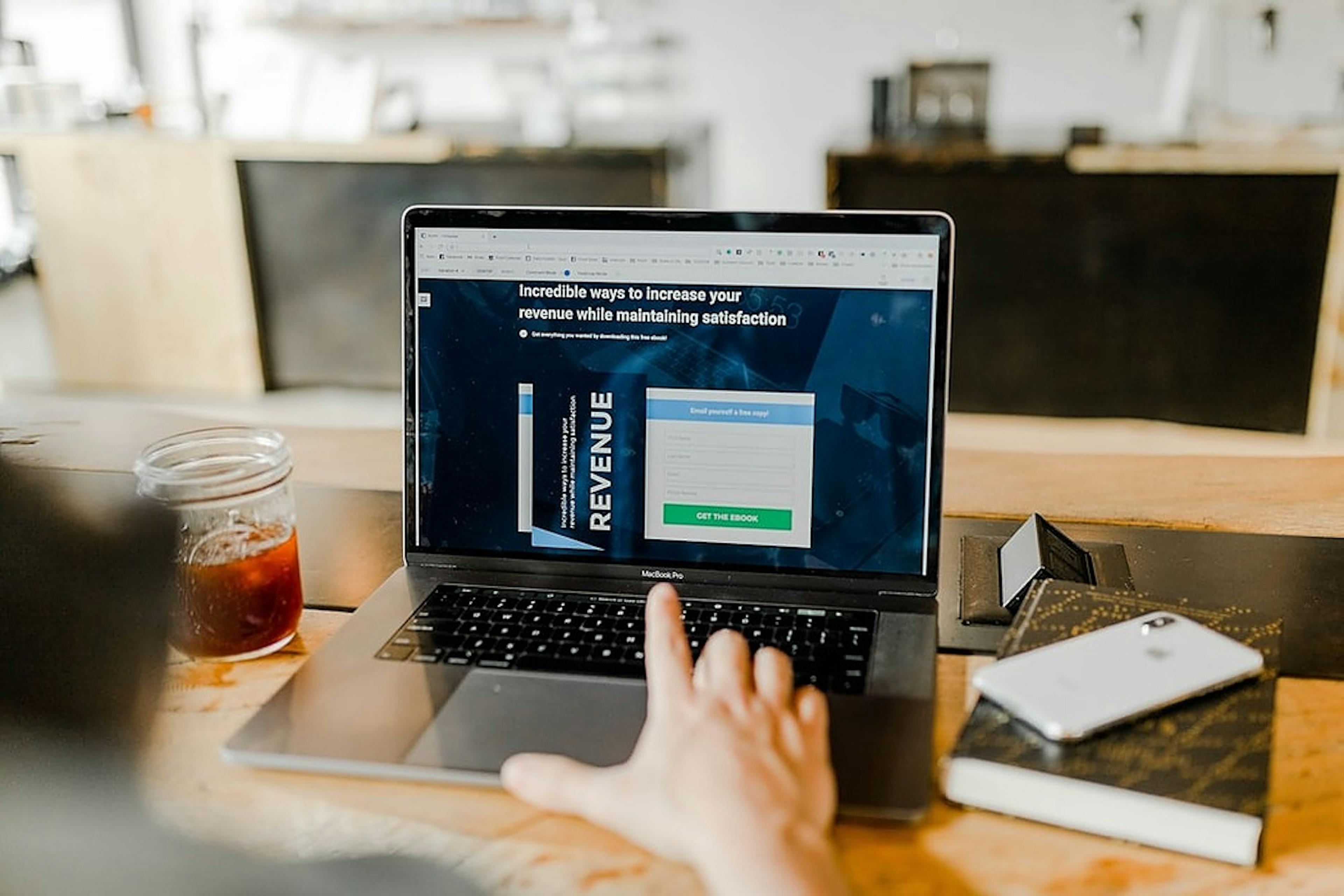 /how-these-4-ecommerce-companies-creatively-tackle-content-marketing-cp9n32u2 feature image