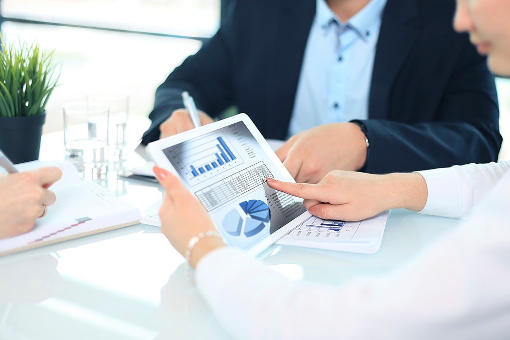 /8-gadgets-every-start-up-must-have-ak2836qp feature image