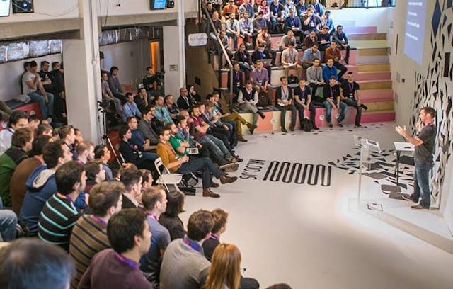 /how-to-attend-tech-meetups-introverts-guide-hka13815 feature image