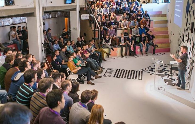 /how-to-attend-tech-meetups-introverts-guide-hka13815 feature image