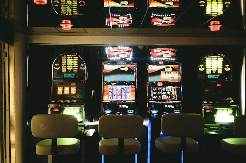 /use-beta-distribution-and-thompson-sampling-to-beat-the-multi-armed-bandit-at-the-casino-ulgp3272 feature image