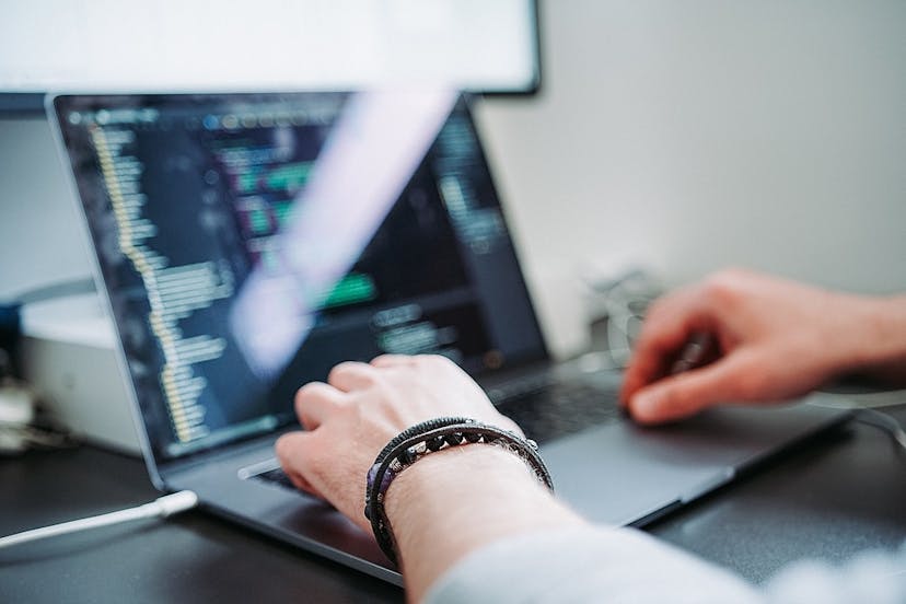 /top-skills-and-capacities-of-a-ruby-on-rails-developer-fr16362m feature image
