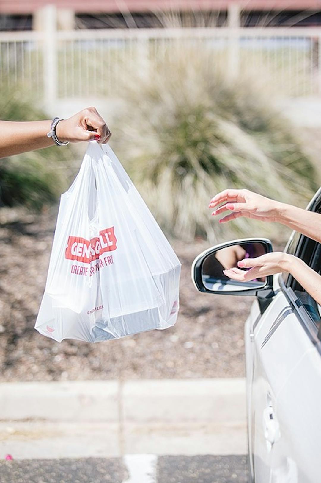 featured image - New Restaurant Tech Creates Touch Free Take Out, Reopens Entire Mall Marketplace