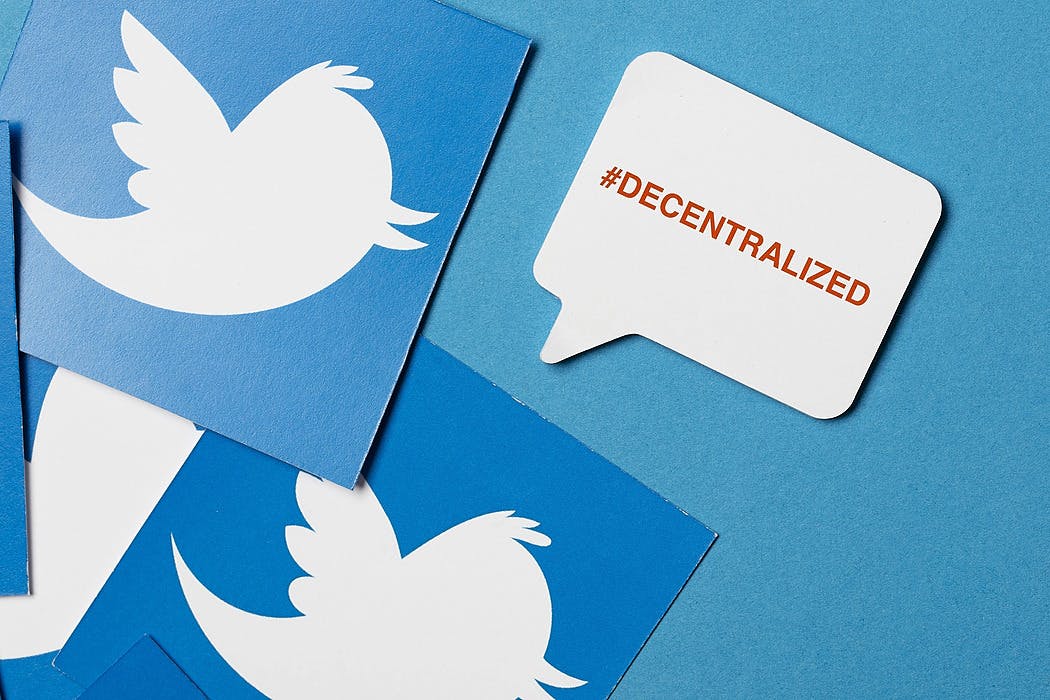 featured image - How to Decentralize Twitter