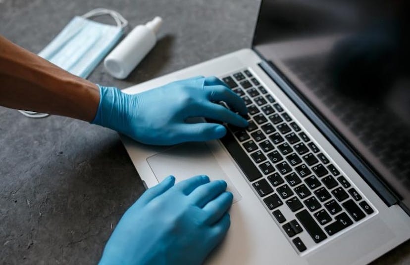 /what-benefits-could-blockchain-offer-us-during-the-coronavirus-crisis-id5232y7 feature image