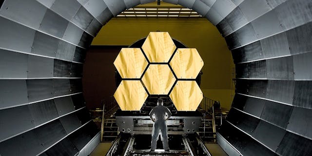 /decoupling-your-technical-code-from-your-business-logic-with-the-hexagonal-architecture-c73y23zs4 feature image