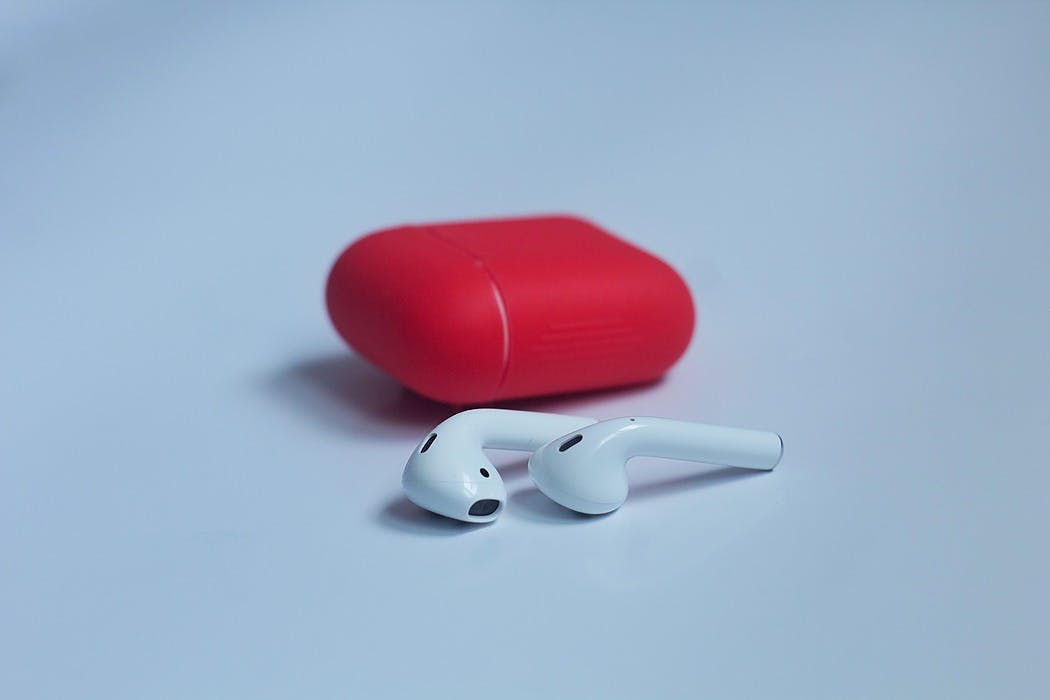 featured image - How to Connect Airpods to Android