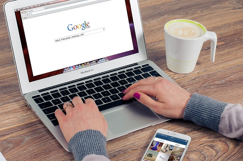 /6-trust-signals-you-can-implement-today-to-increase-your-google-traffic-pddl36qu feature image