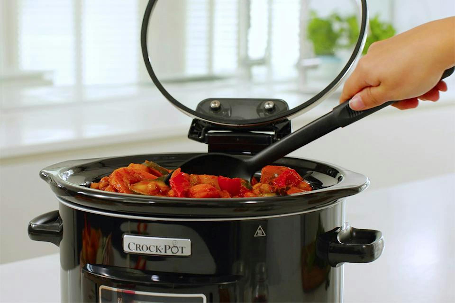 featured image - How Does a Slow Cooker Work? 