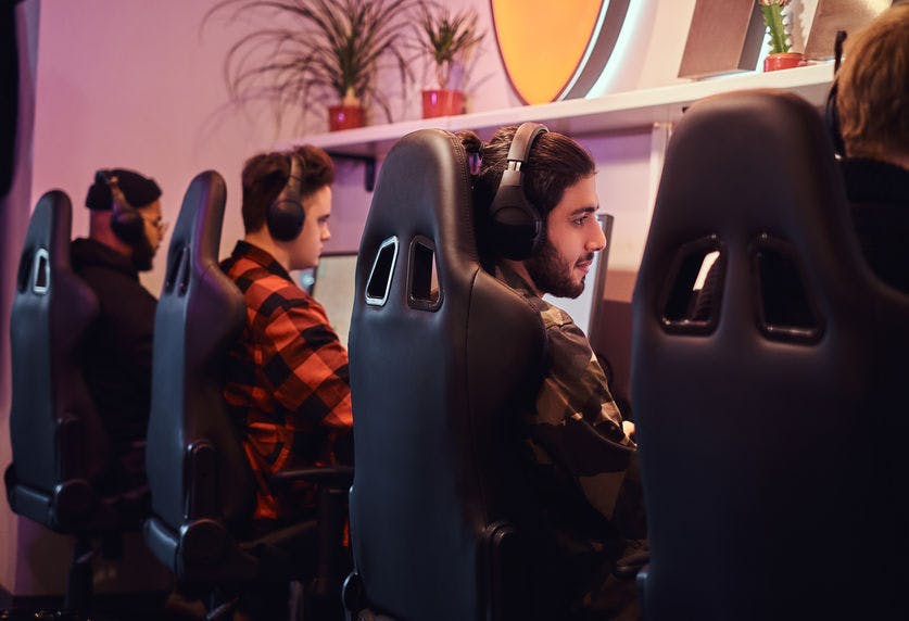 /top-5-esports-trends-investors-should-keep-an-eye-on-in-2020-jh1v3aut feature image