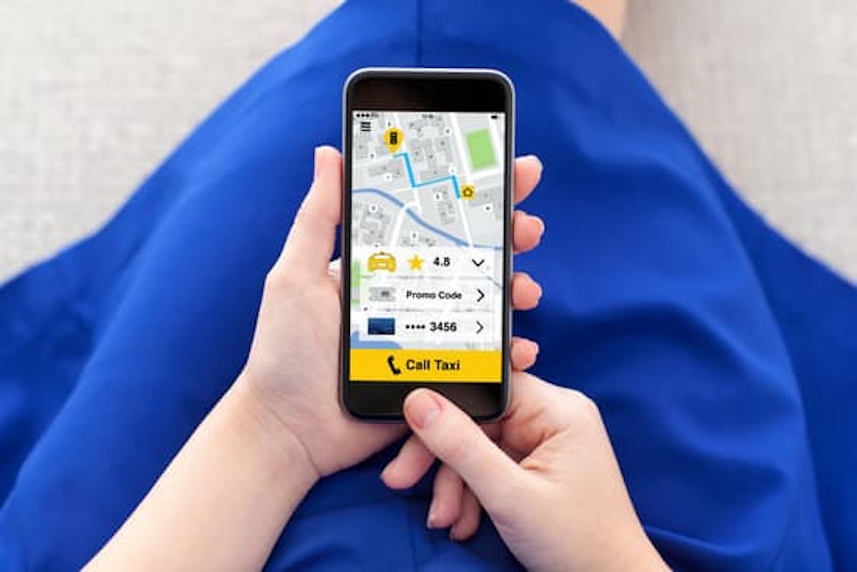 featured image - How To Start A Mobile App Based Taxi Booking Business 