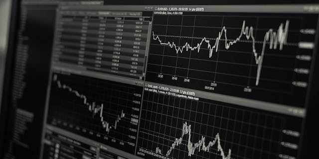 /traditional-stocks-and-crypto-exchanges-convergence-paves-the-way-to-new-era-of-finance-r420y31be feature image