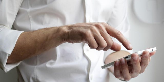 /false-mobile-attributions-what-are-they-and-how-to-avoid-them-a239v2ajr feature image