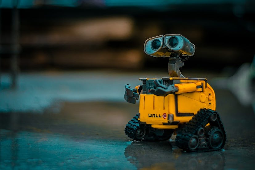 /customer-service-automation-what-it-is-and-how-to-find-balance-hmh3ufy feature image