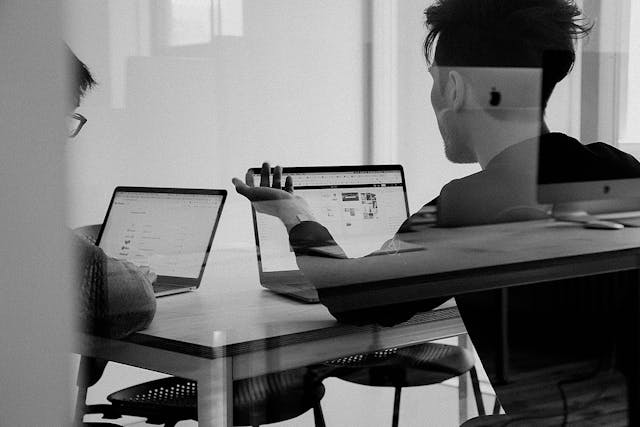 /software-engineer-interview-at-facebook-tips-and-tricks-5k1236tp feature image