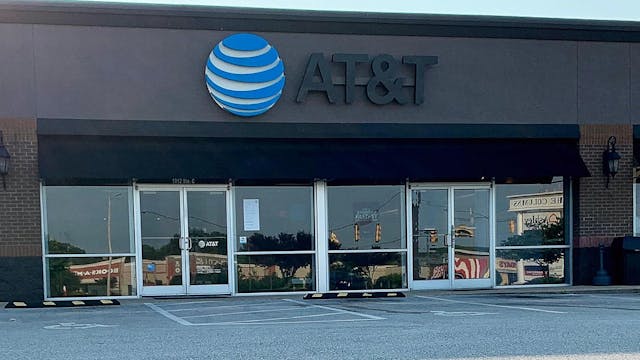 /atandts-ad-exchange-is-overrun-with-data-stealing-malware-ee4g3ykb feature image
