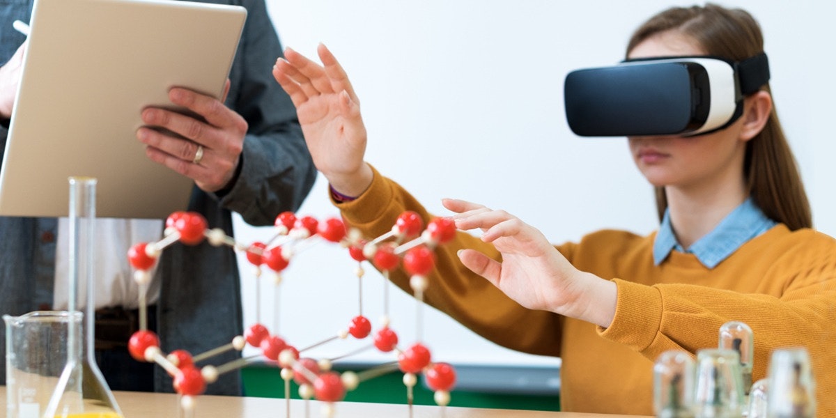 featured image - 6 Cool Ways in Which AR/VR Can Change Chemistry Lessons