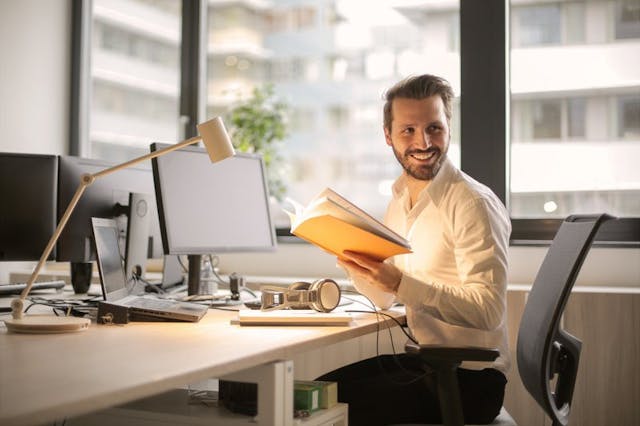/5-reasons-why-going-remote-will-benefit-your-software-business-1q1l32hl feature image
