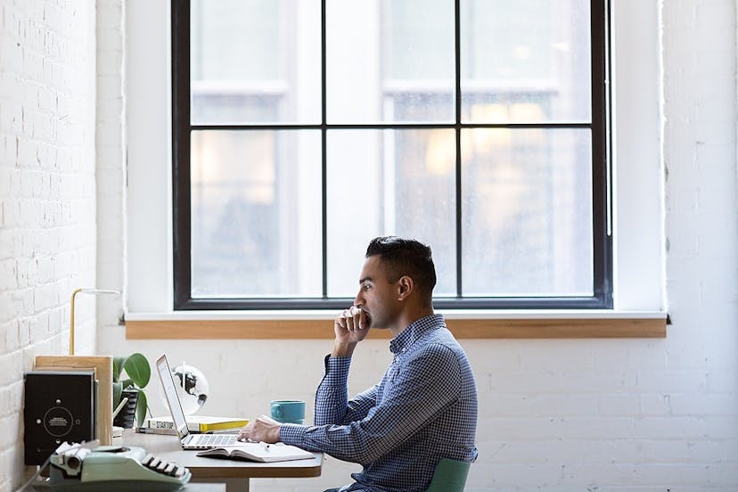 /8-ways-to-avoid-cover-letter-mistakes-um3c3z1z feature image