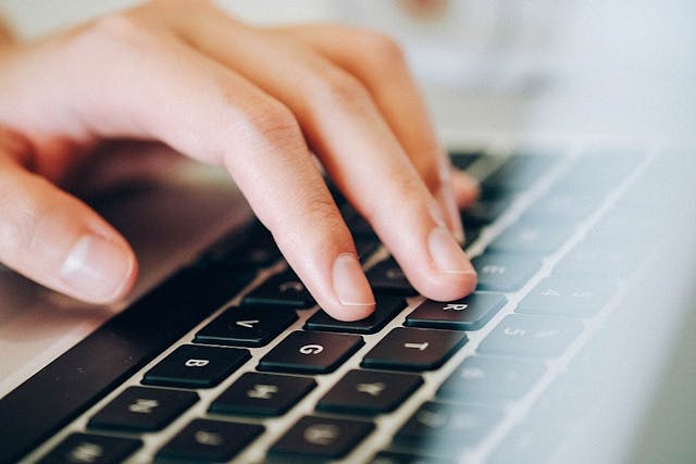 /basic-online-tools-you-can-use-to-help-kickstart-your-blogging-gig-vj283u5z feature image