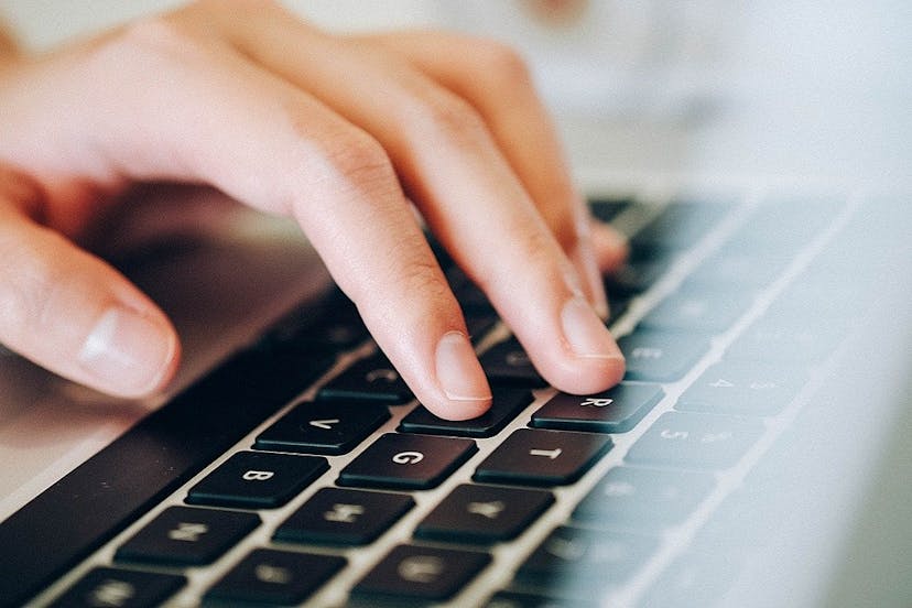 /basic-online-tools-you-can-use-to-help-kickstart-your-blogging-gig-vj283u5z feature image