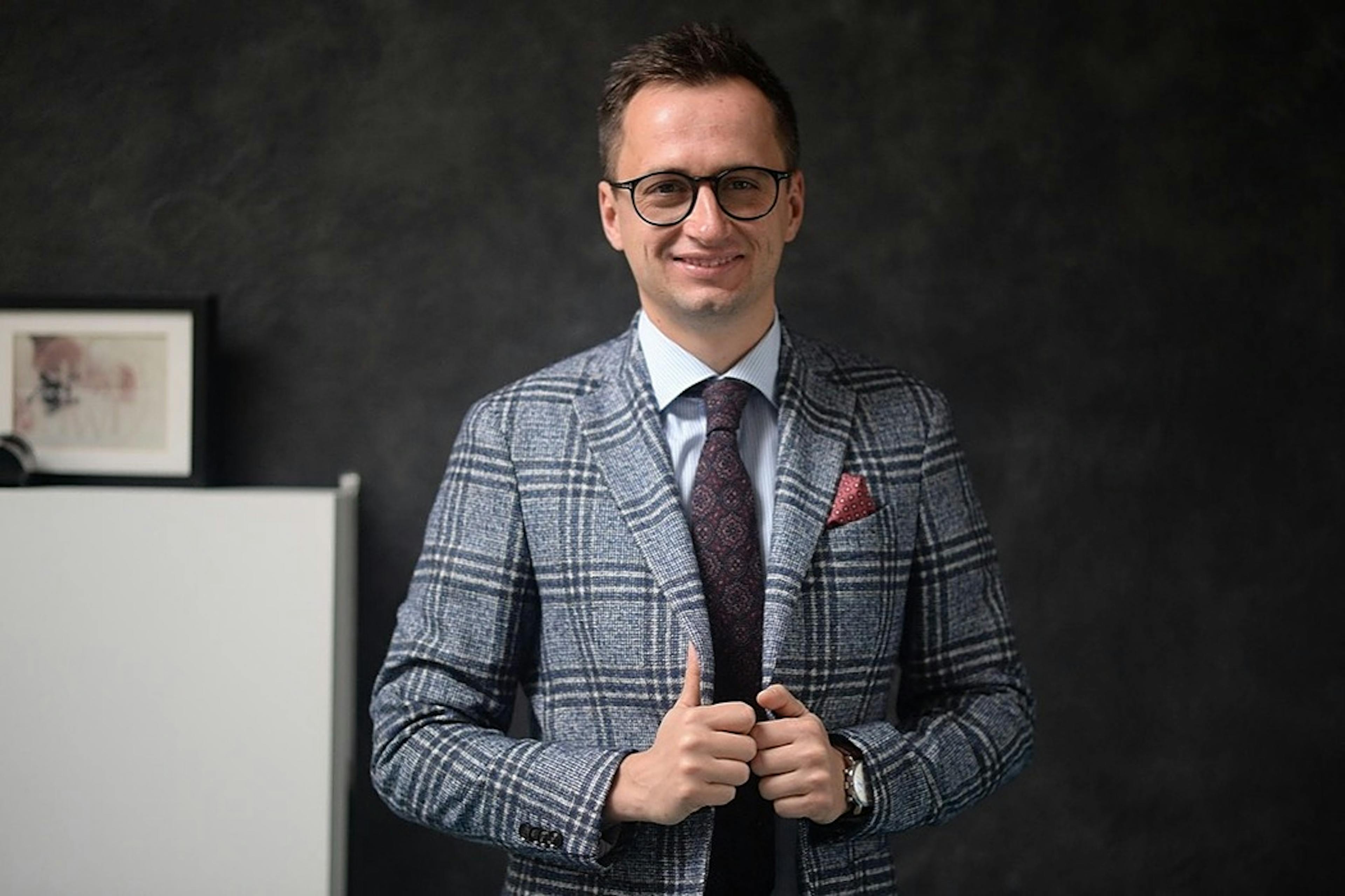 featured image - How to Build an Advertising Strategy For Different Generations