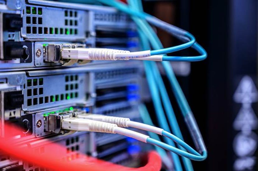 /why-cloud-will-not-kill-the-good-old-dedicated-server-9z2q368t feature image