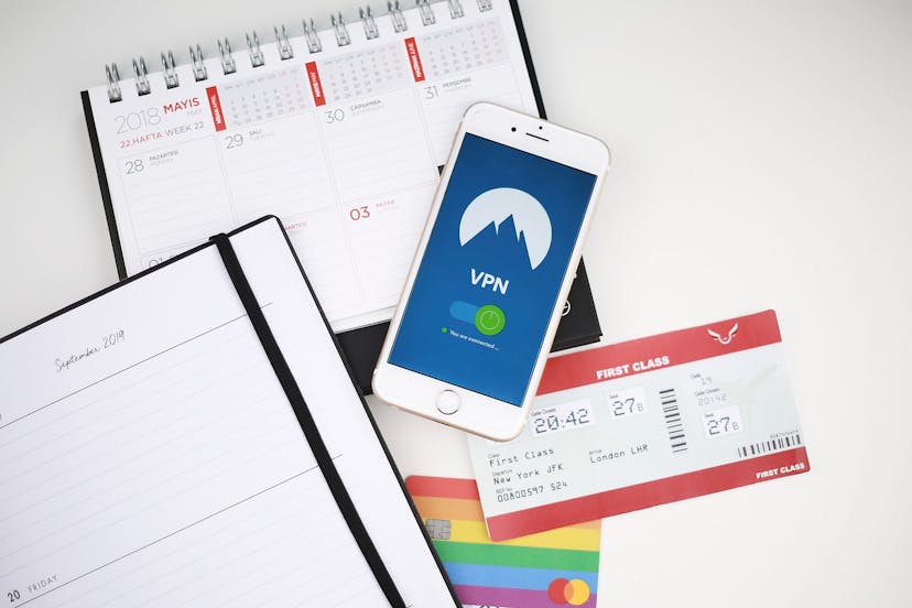 /advanced-guide-how-to-choose-the-right-vpn-service-4j4bu3610 feature image