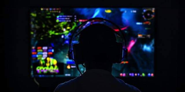 /at-the-peak-of-popularity-what-to-expect-from-the-gaming-industry-in-2019-2o2e030ct feature image