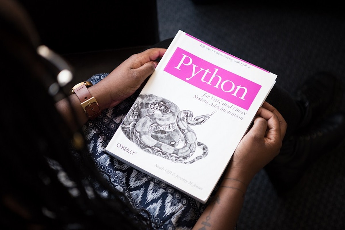 featured image - 10 Best Python IDEs & Code Editors: 2020 Edition