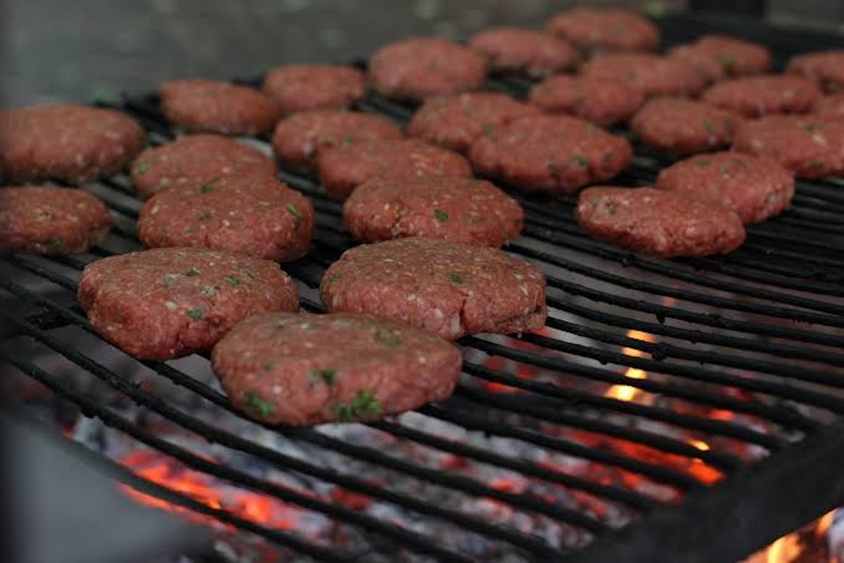 featured image - The Ultimate Hamburger Grilling Guide