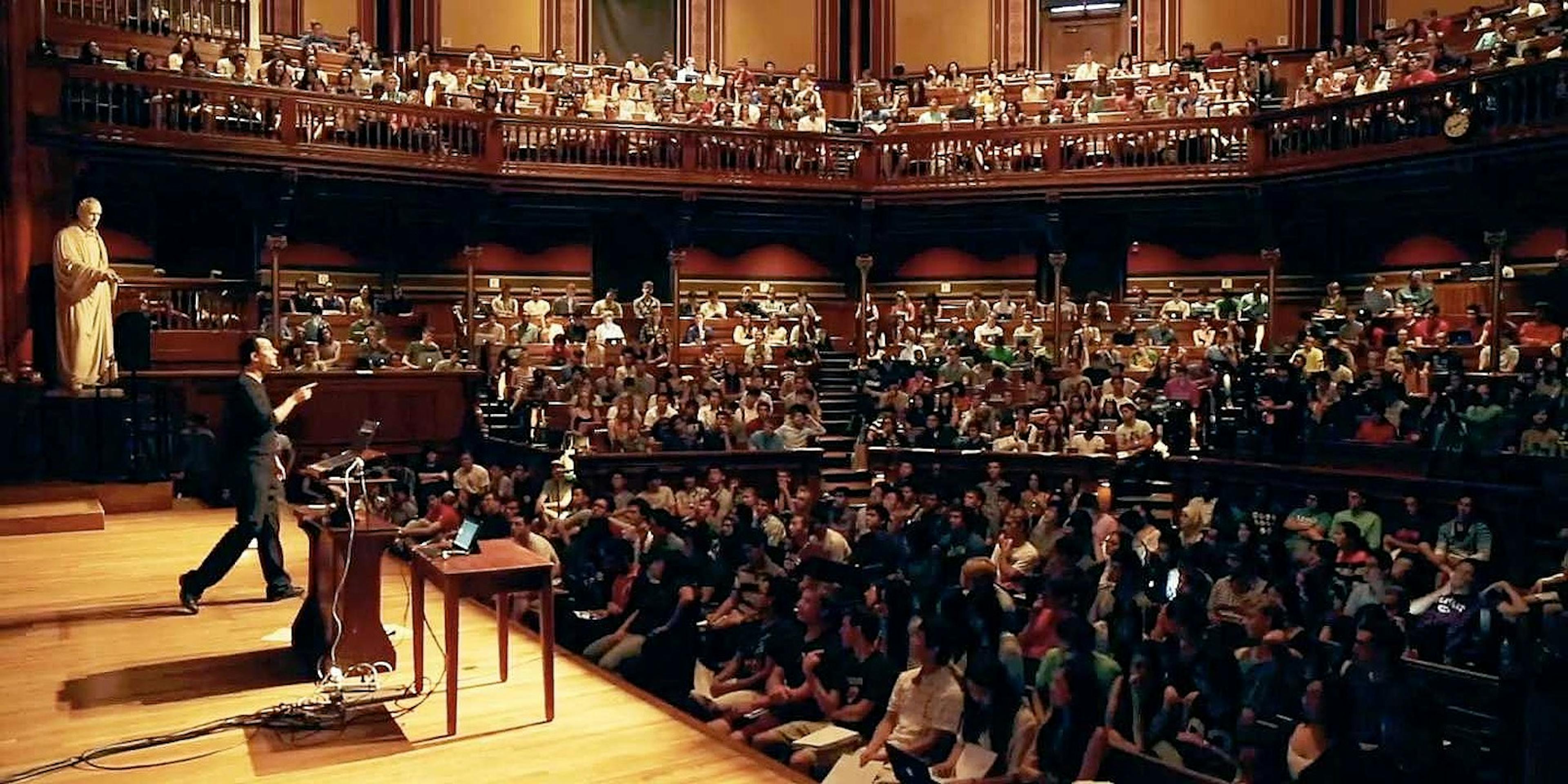 featured image - A Pleasant Way to Kick Off Your Data Science Education- This is CS50