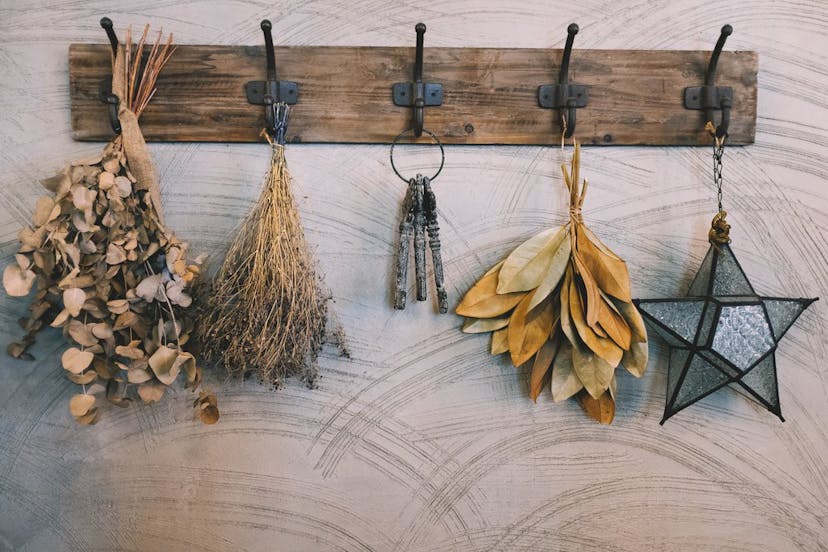 /deconstructing-the-magic-behind-react-hooks-33ca987e5307 feature image