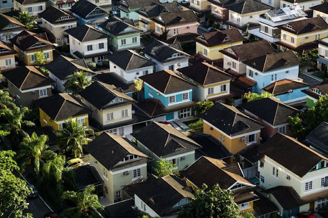 /blockchain-and-vr-are-coming-after-the-real-estate-industry-d2aab0c62036 feature image