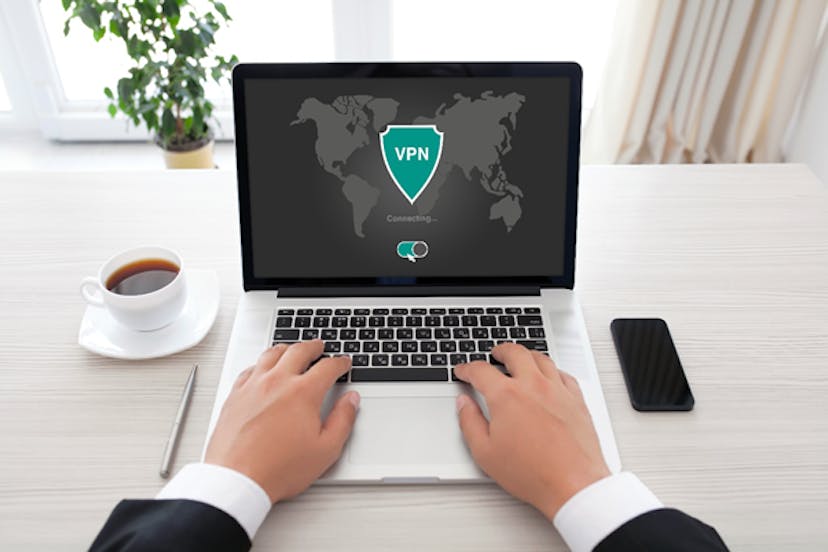 /7-tips-to-protect-your-online-privacy-16880cf1049a feature image