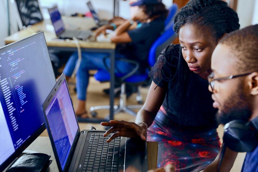/women-in-tech-software-engineer-career-advice-8cb70cc5c13c feature image